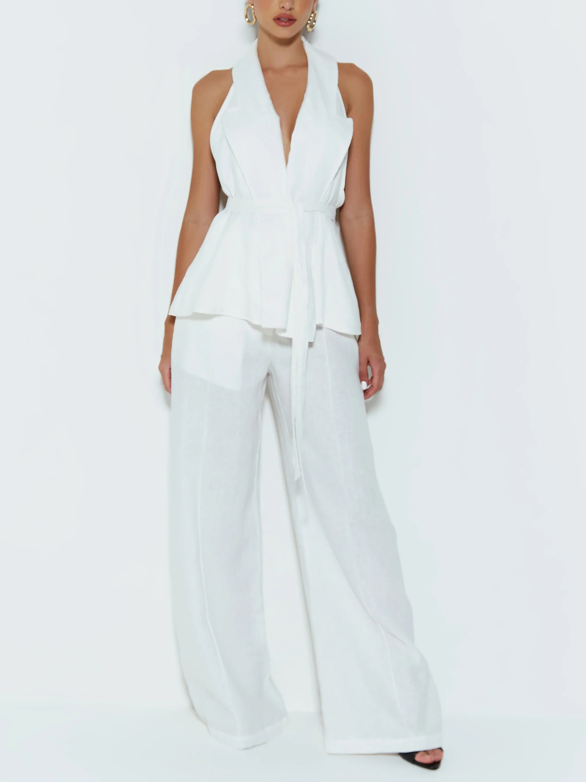 Fashionable Halter Neck Belted Top