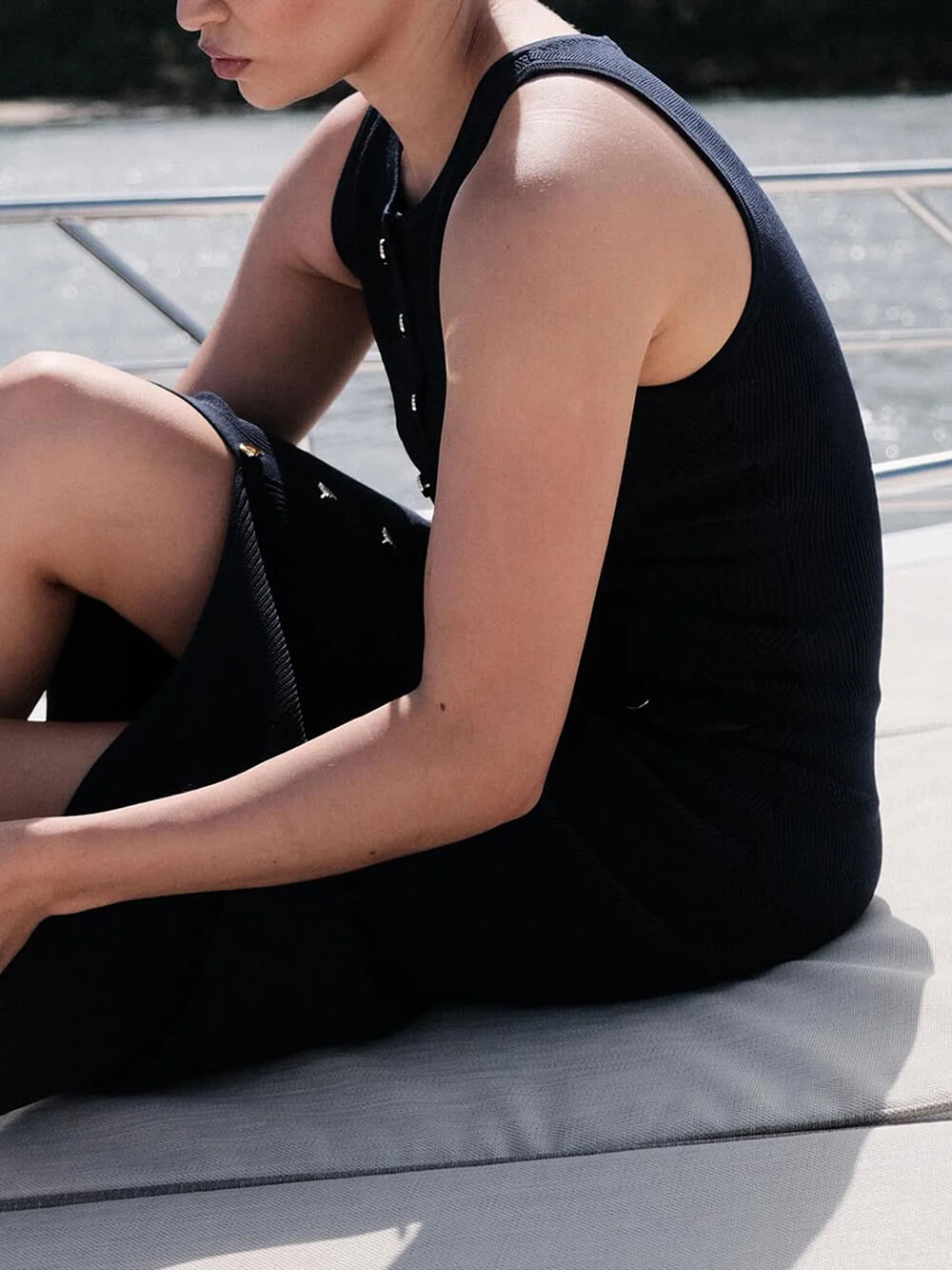 Elegant Crew Neck Buttoned Sleeveless Knit Midi Dress