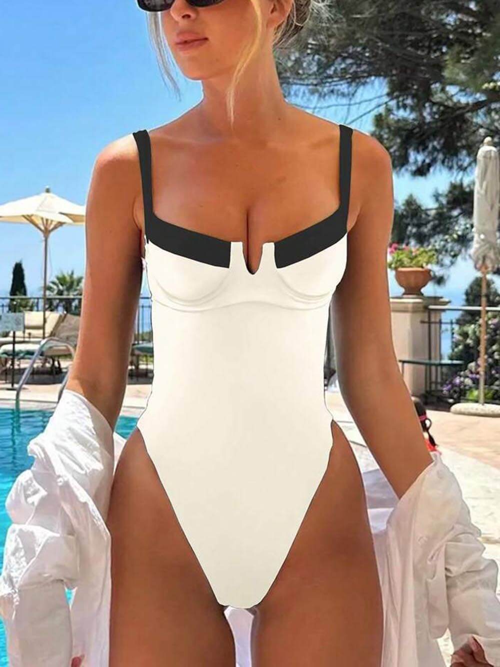 Black And White Patchwork U-Neck One-Piece Swimsuit