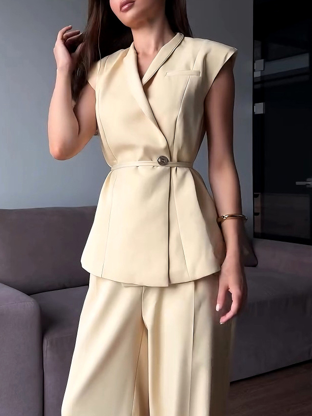 Elegant Sleeveless Buttoned Waistcoat Top