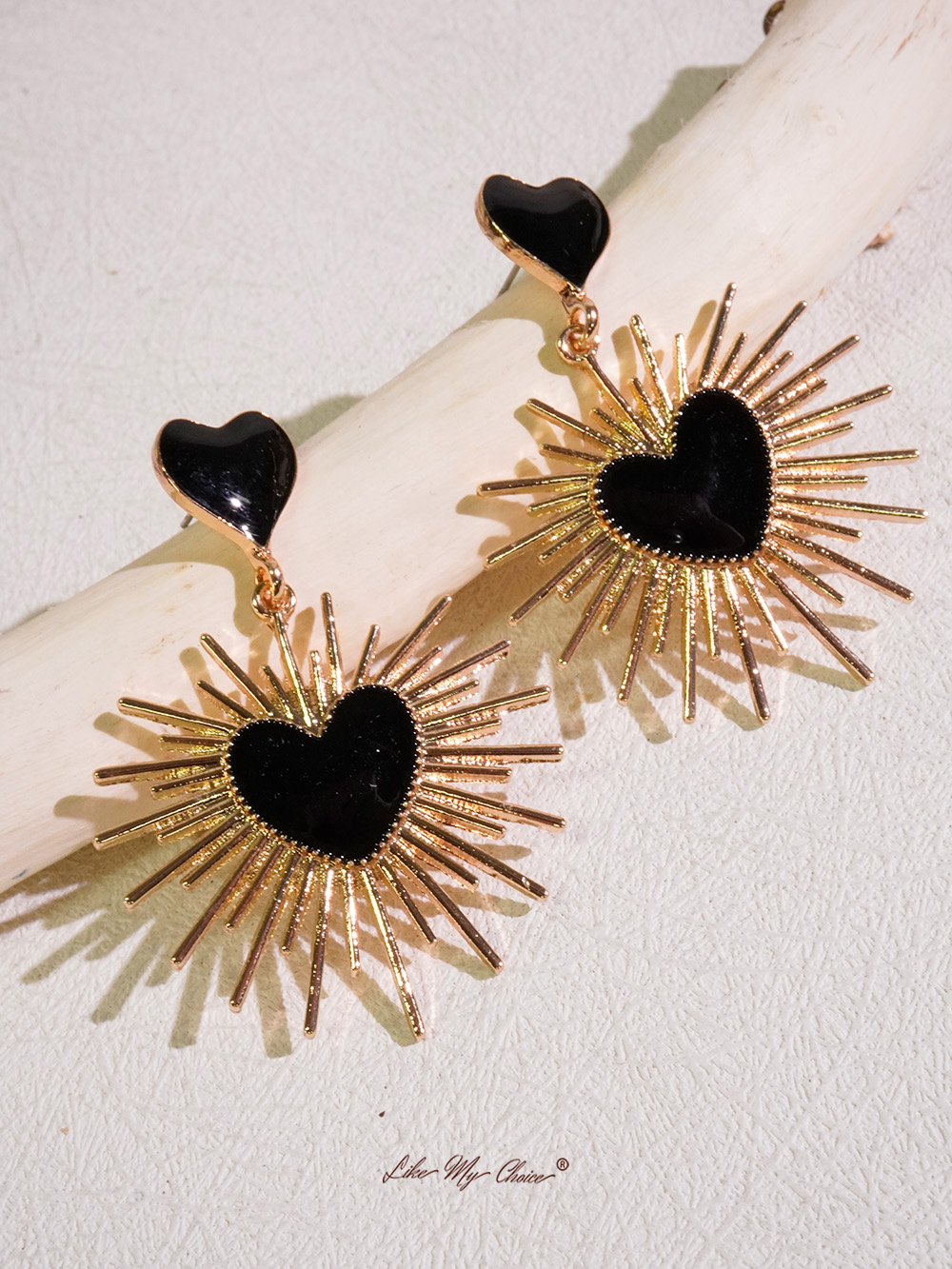 Geometric Thorn Heart Earrings
