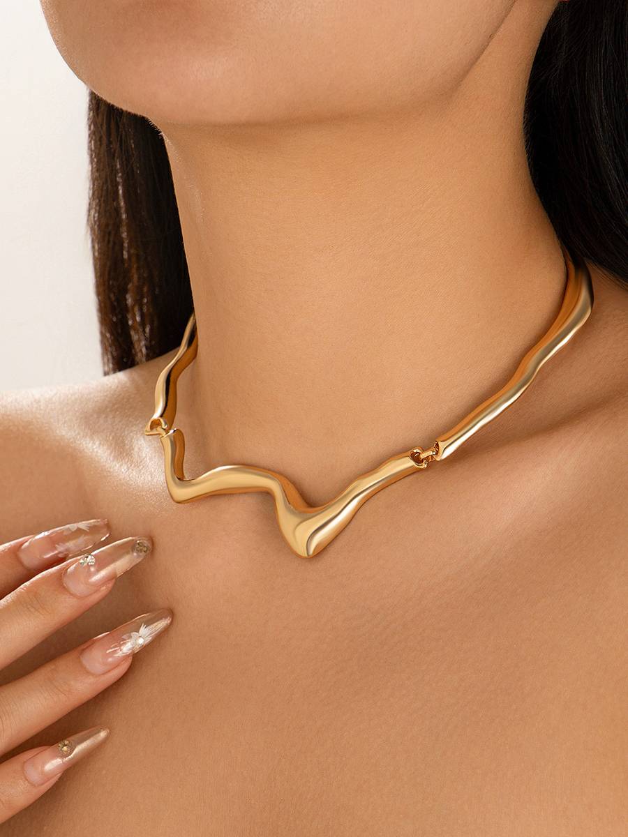 Minimalist Streamlined Necklace And Bracelet