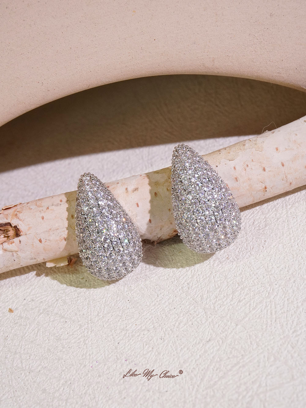 Diamond-studded Teardrop Earrings