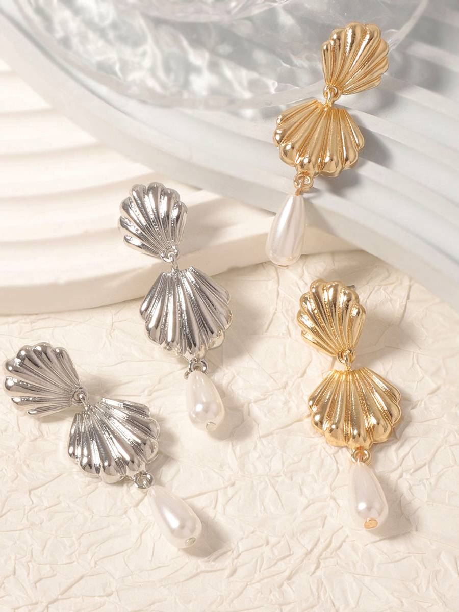 Shell Pearl Earrings