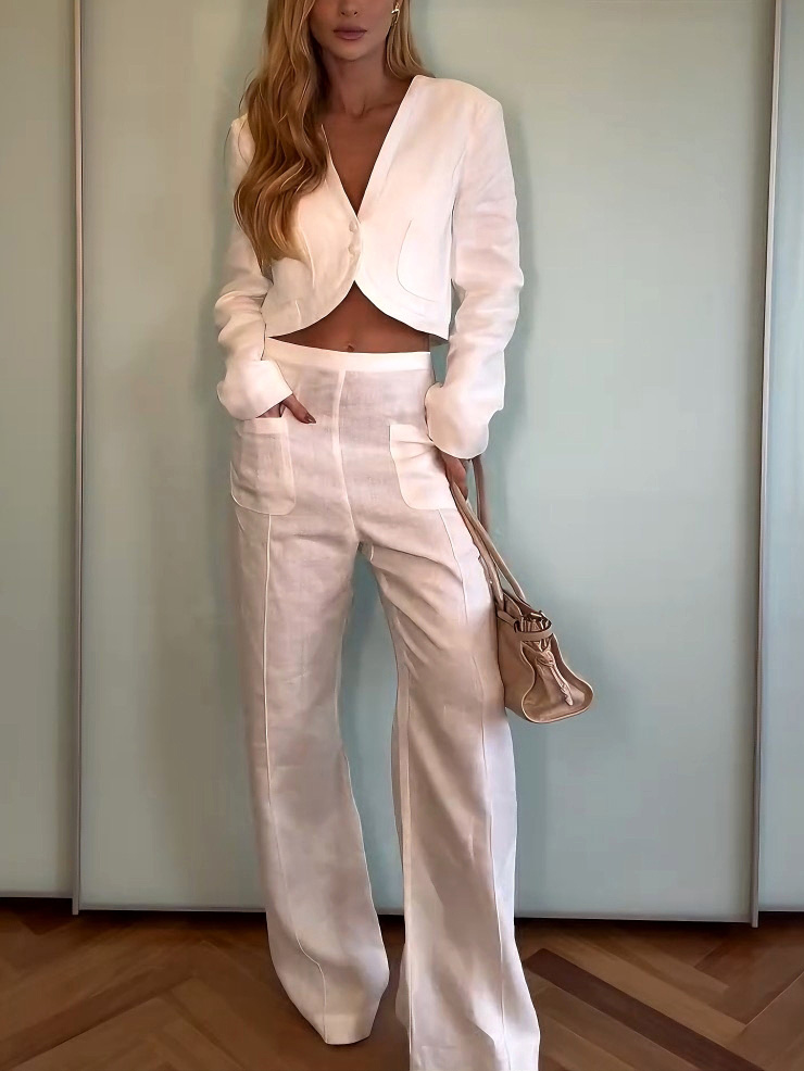 Elegant Cropped V-Neck Buttoned Blazer