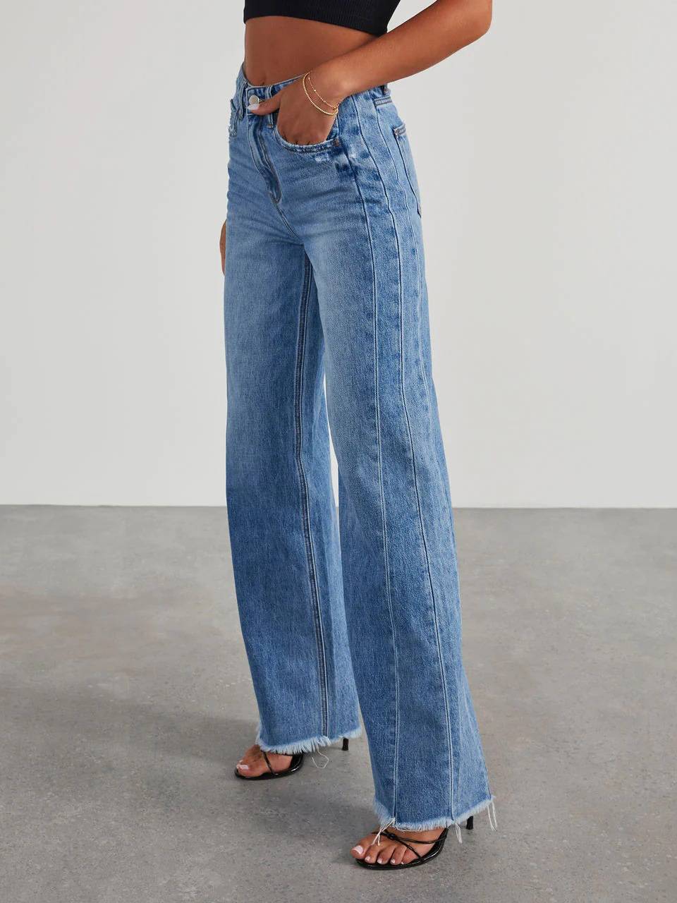 Side Stitched Hem Abraded Wide-Leg Jeans