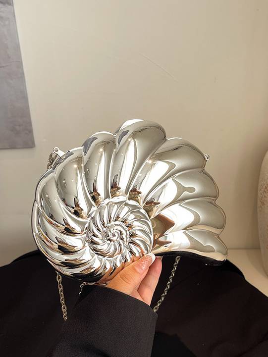 Conch Design Chain Bag Clutch