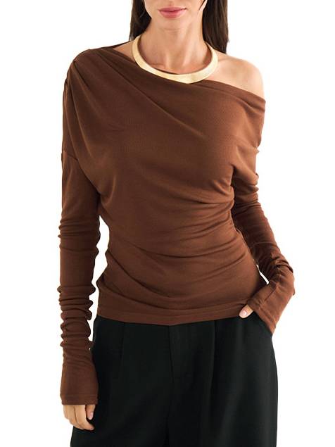 Off-shoulder pleated waist T-shirt