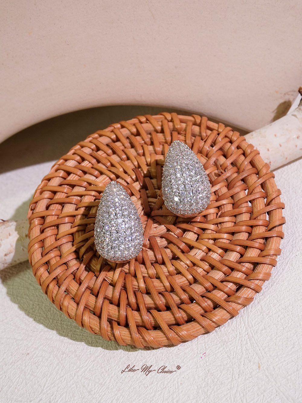 Diamond-studded Teardrop Earrings