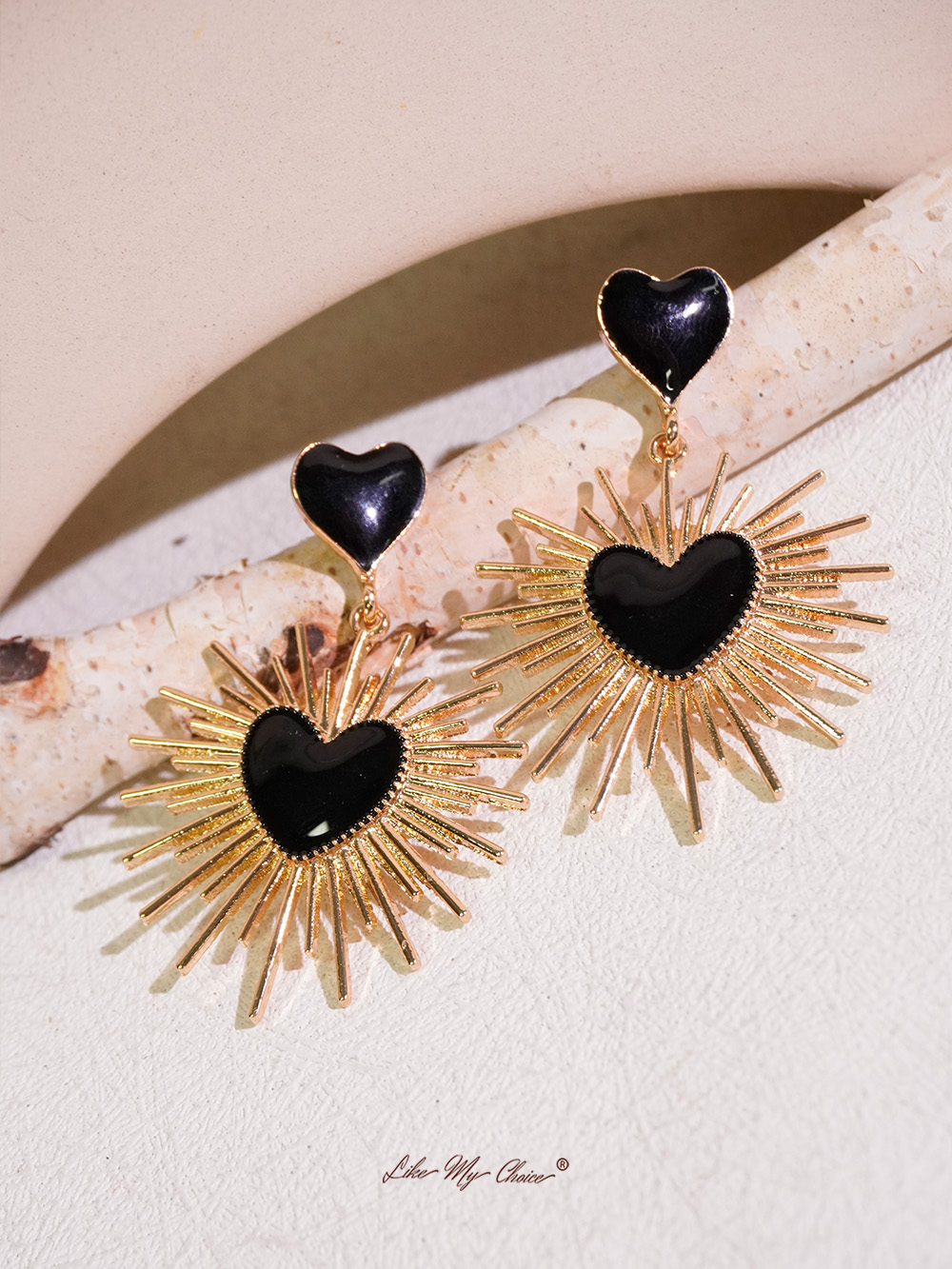 Geometric Thorn Heart Earrings