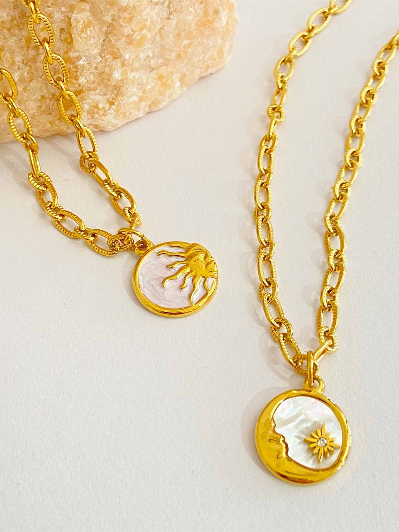 Retro Three-dimensional Sun Round Necklace