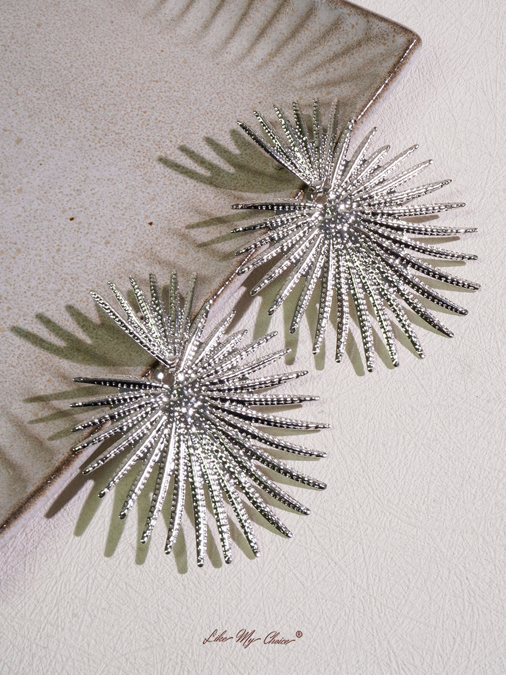 Retro Scalloped Geometric Stud Earrings