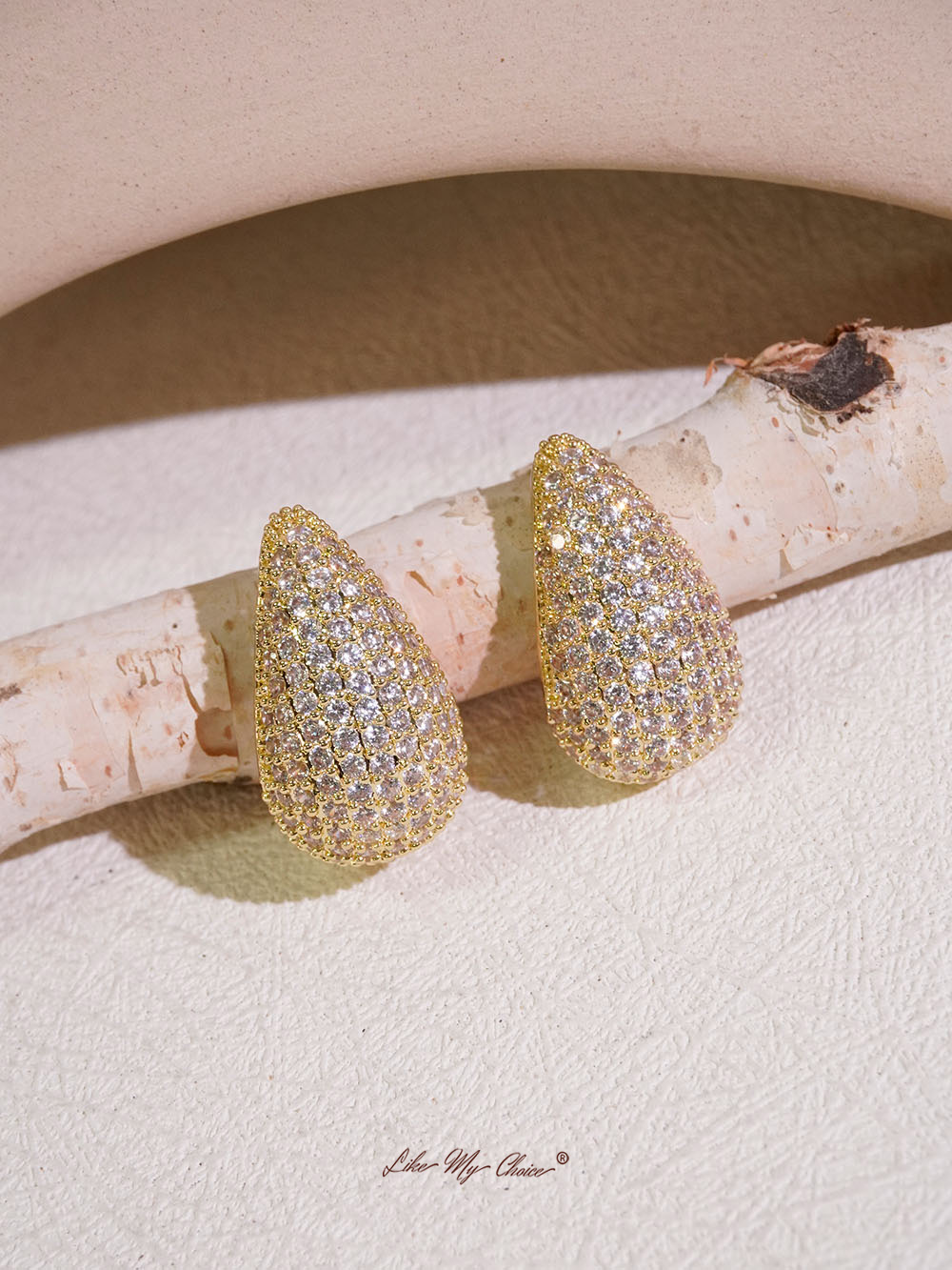 Diamond-studded Teardrop Earrings