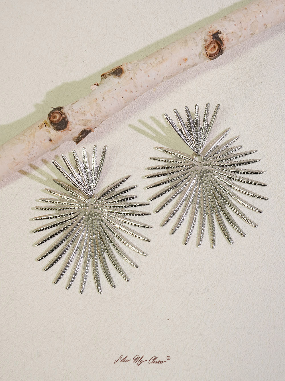 Retro Scalloped Geometric Stud Earrings