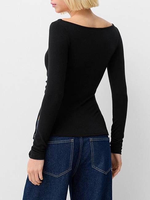Boat neck pleated slit T-shirt