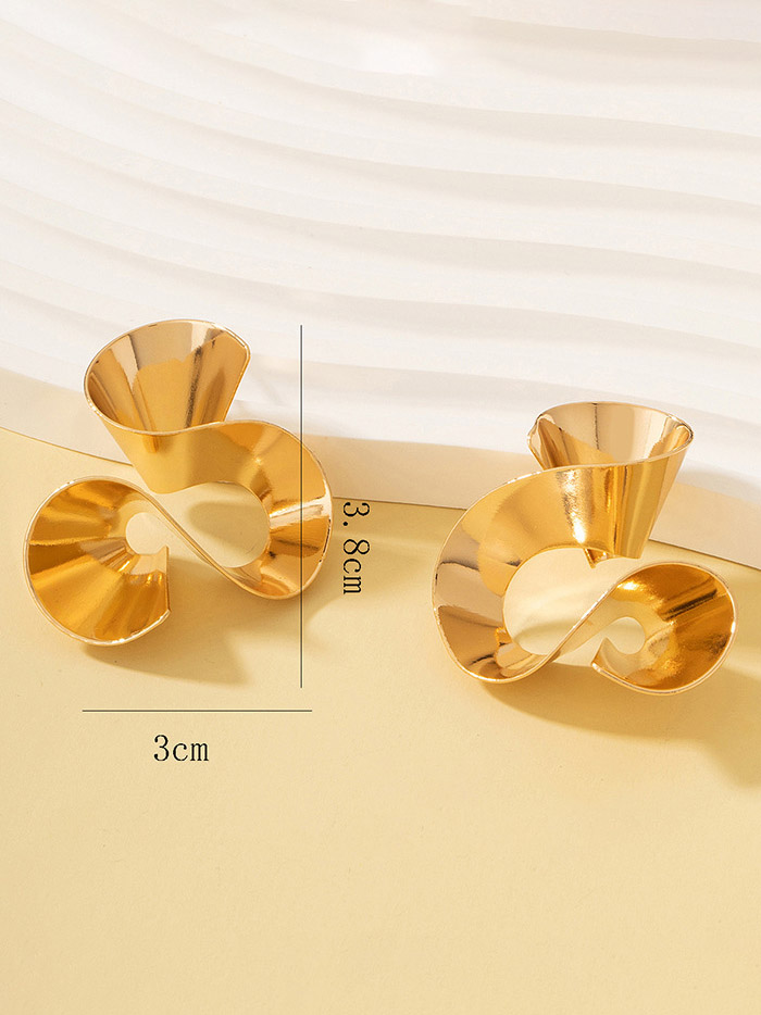 Retro Geometric Ruffled Skirt Spiral Earrings