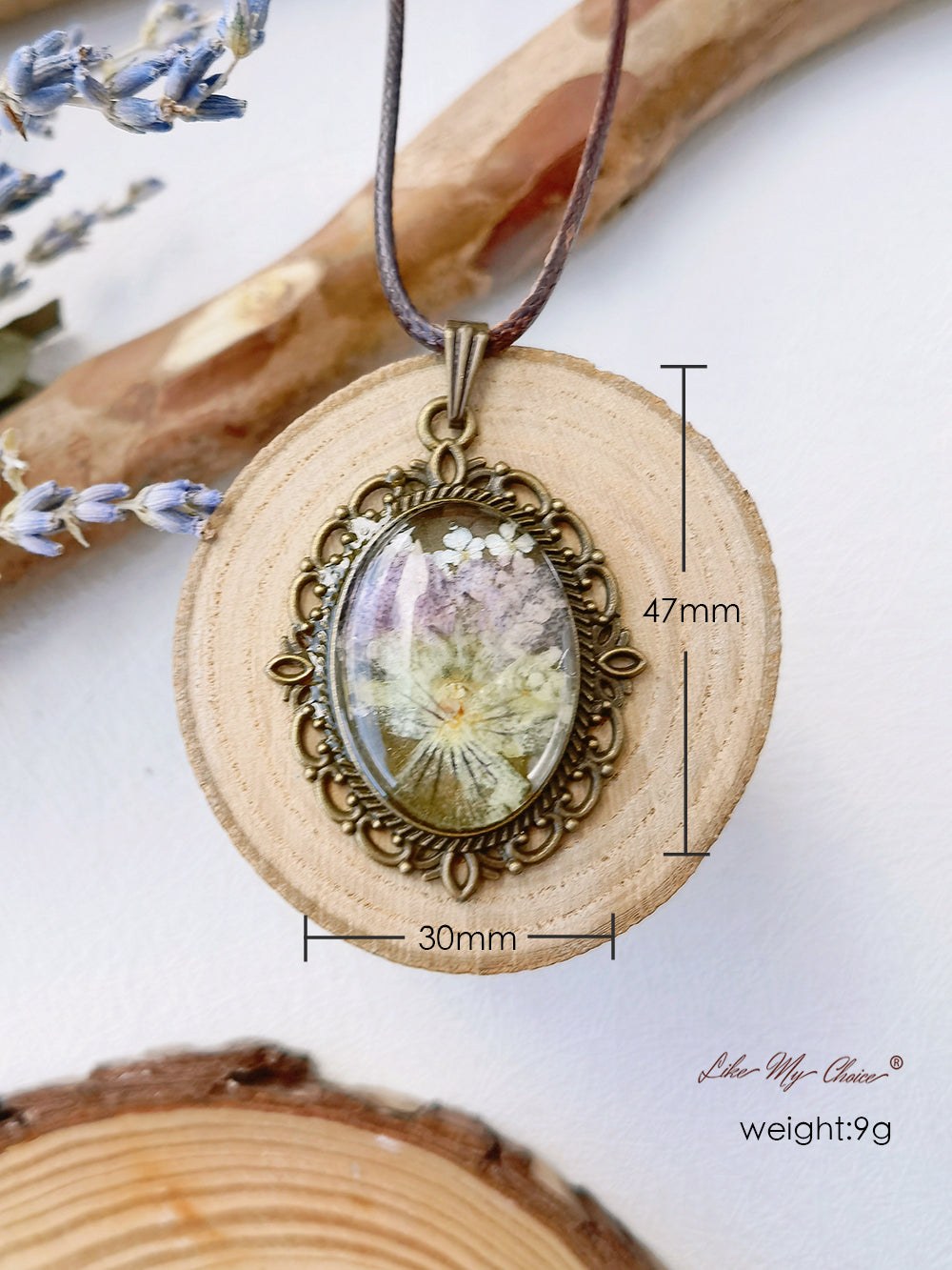 Tri color dry flower circular vintage necklace