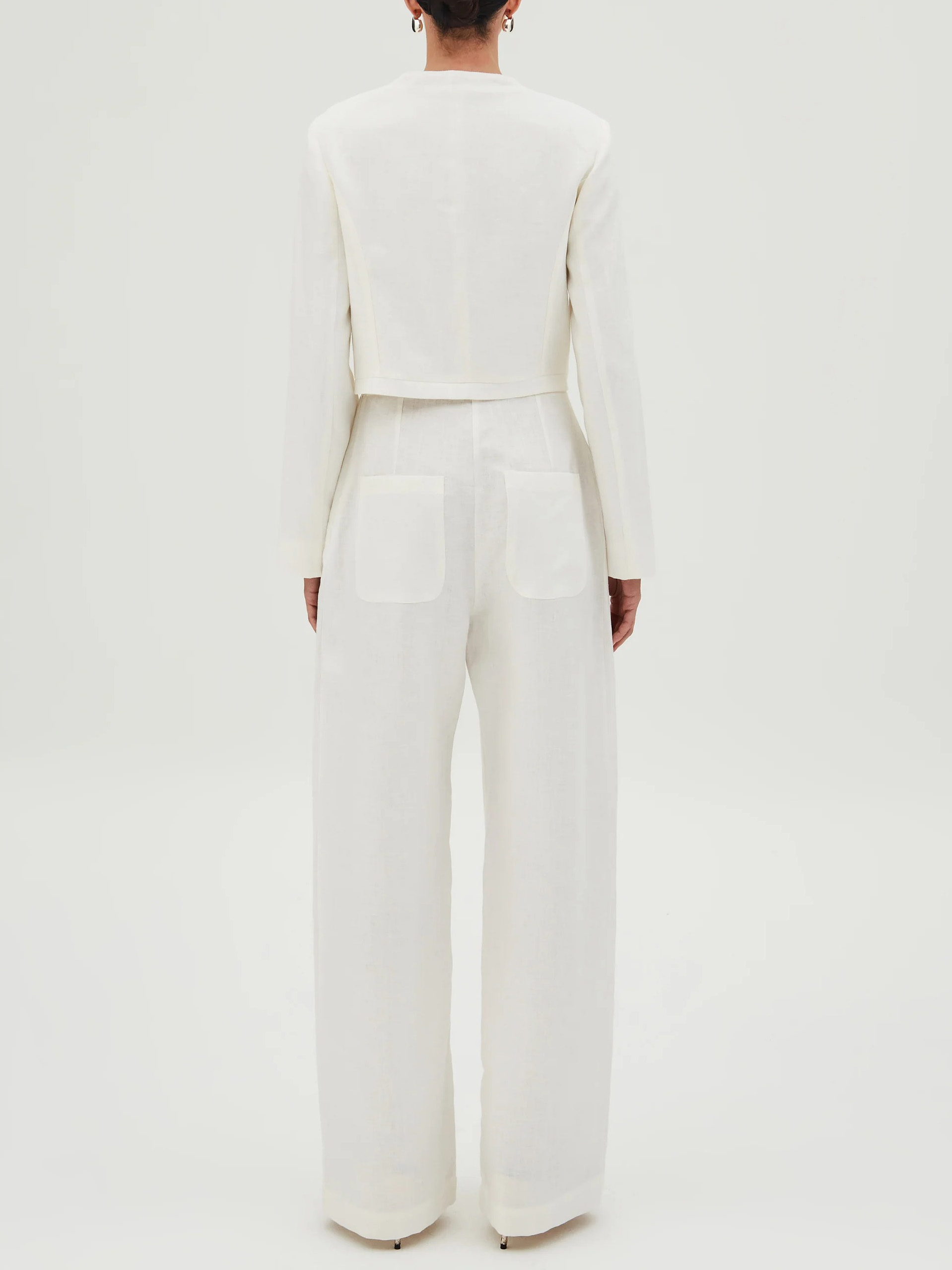 Elegant Cropped V-Neck Buttoned Blazer