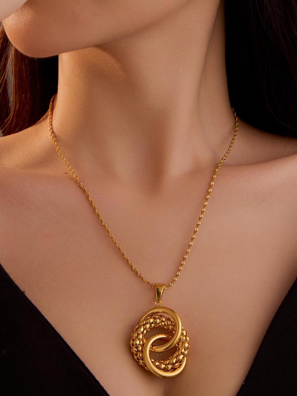 Temperament Hollow Ring Pendant Necklace