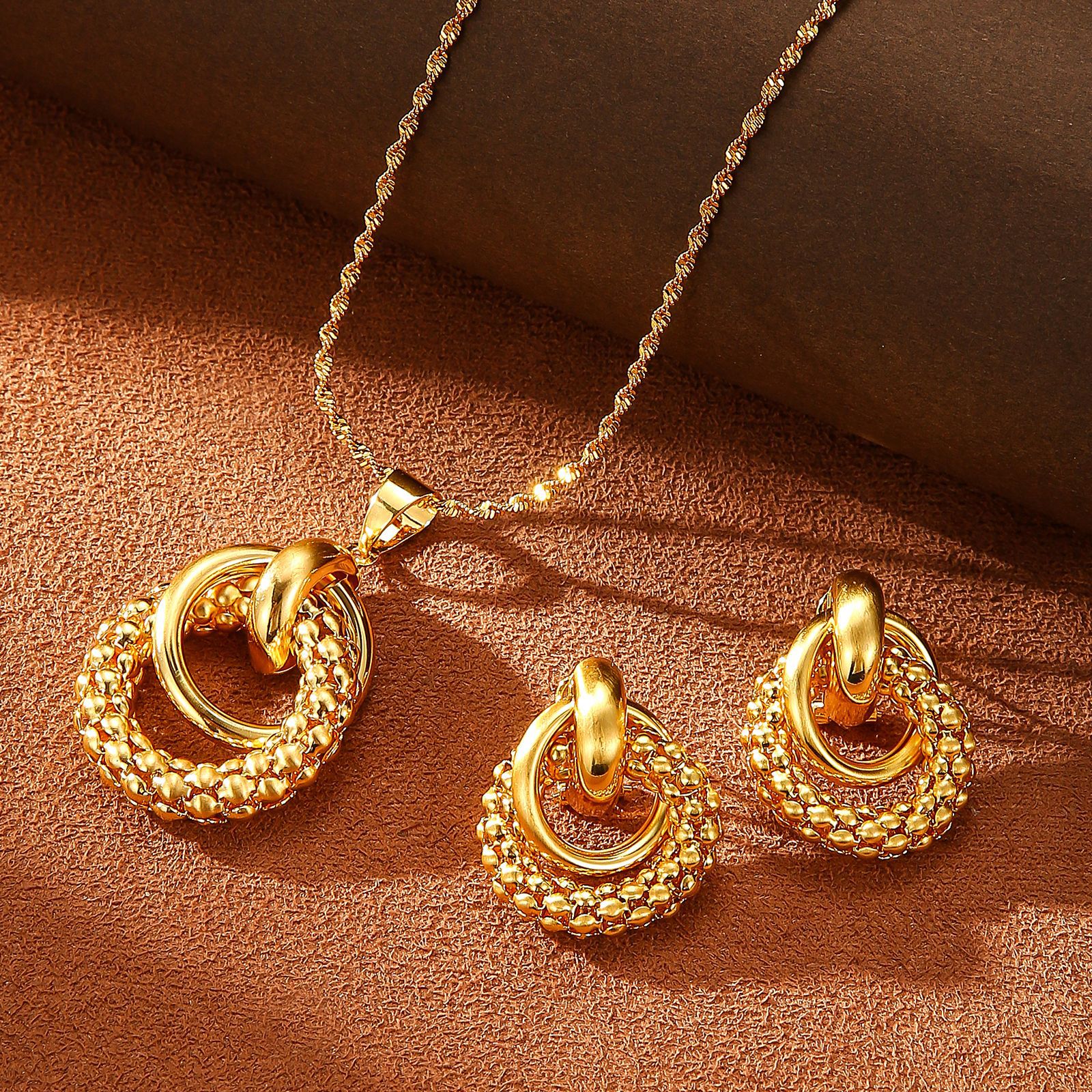 Temperament Hollow Ring Pendant Necklace