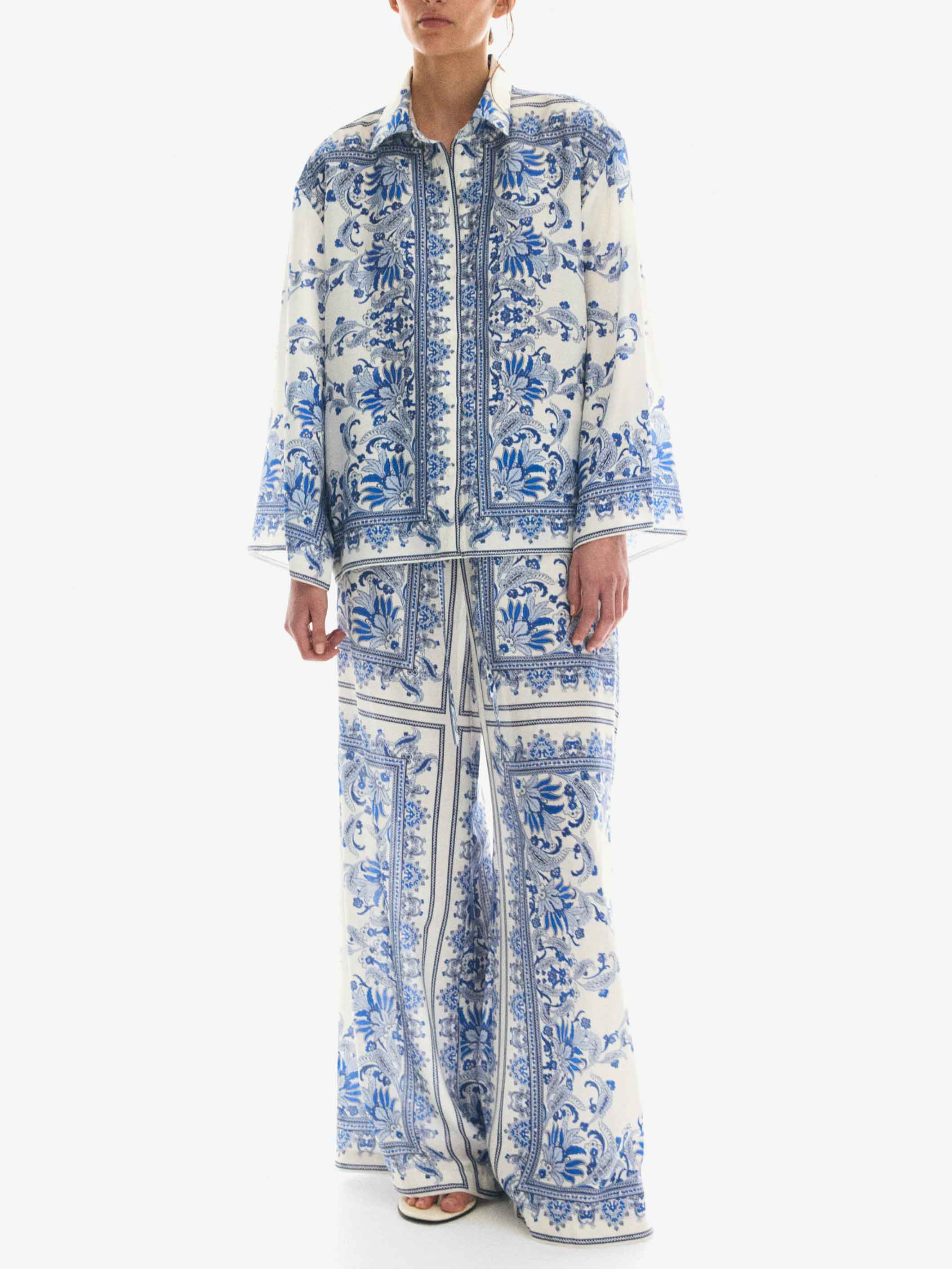 Elegant Porcelain Print Wide-Leg Pants