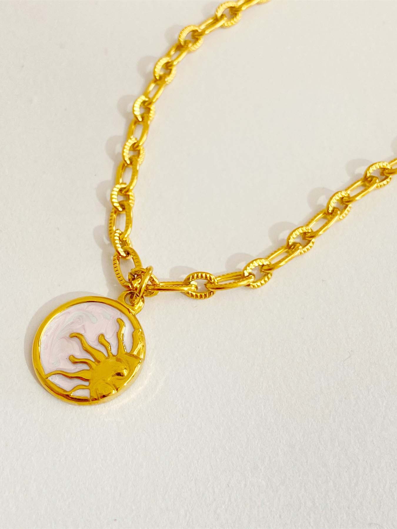 Retro Three-dimensional Sun Round Necklace
