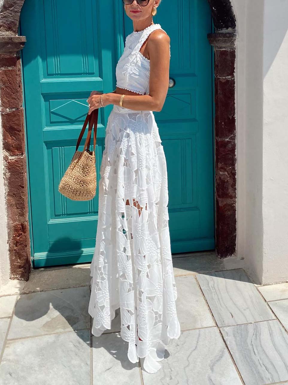 Elegant Hollow Floral Lace Cropped Tank Top