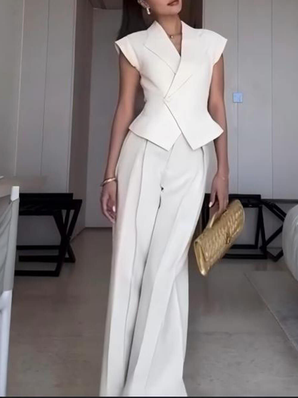 Casual Collared Sleeveless Cinched Waist Top