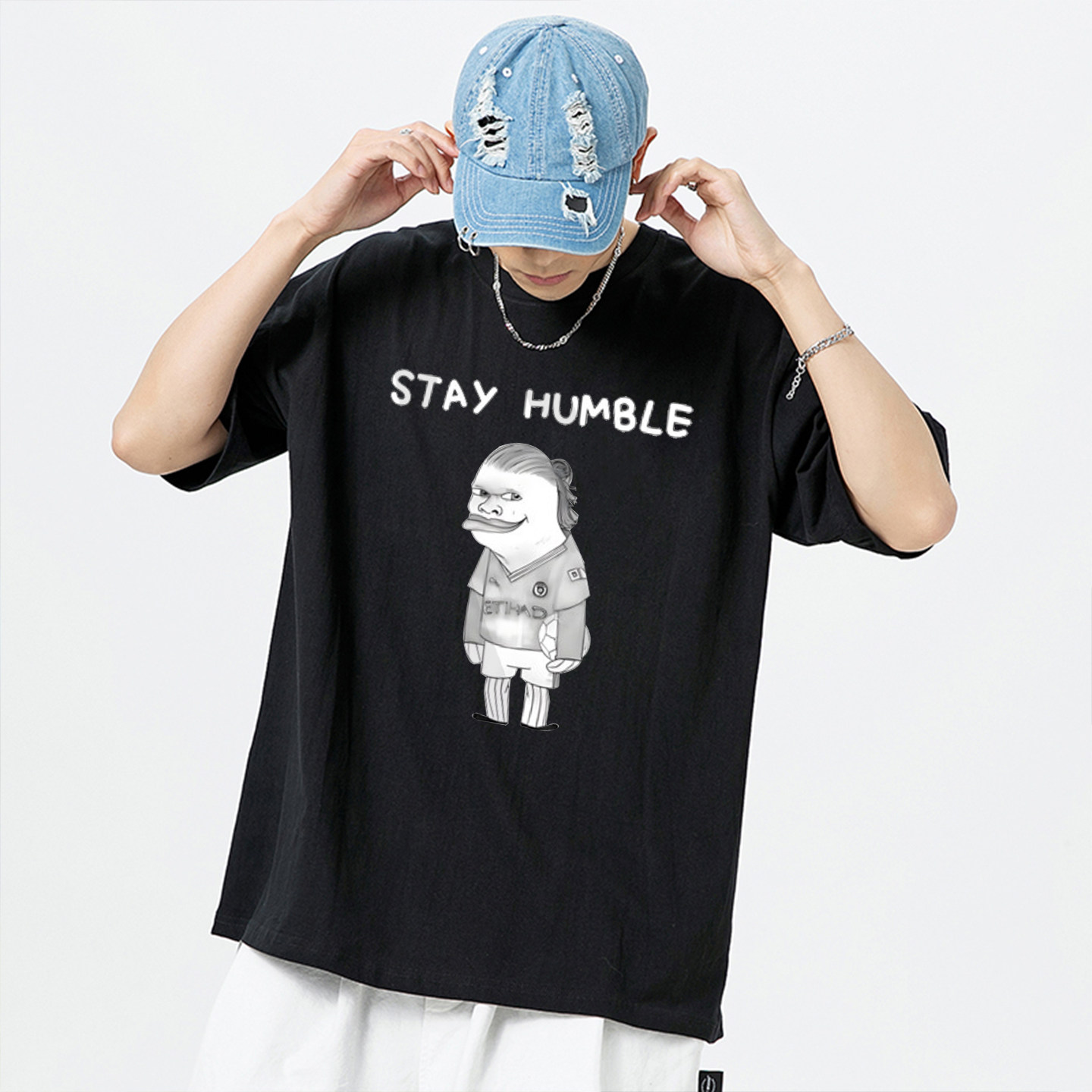 哈蘭德 STAY HUMBLE 純棉短袖T恤 黑色 模特