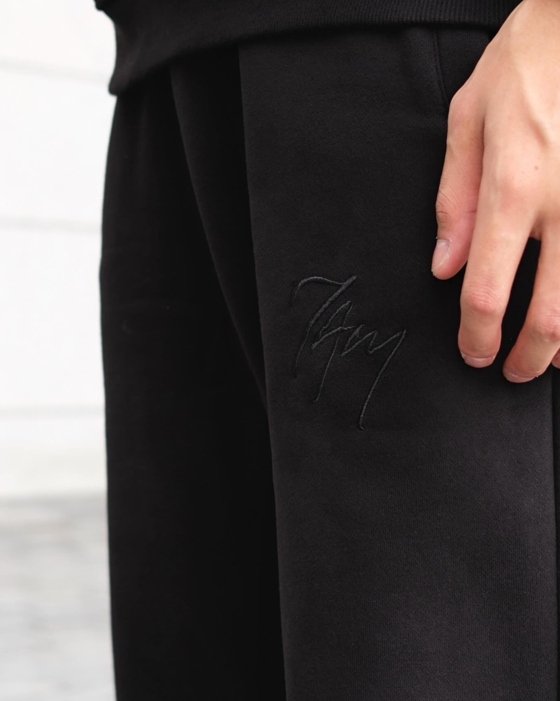 Black | Sweatshirts