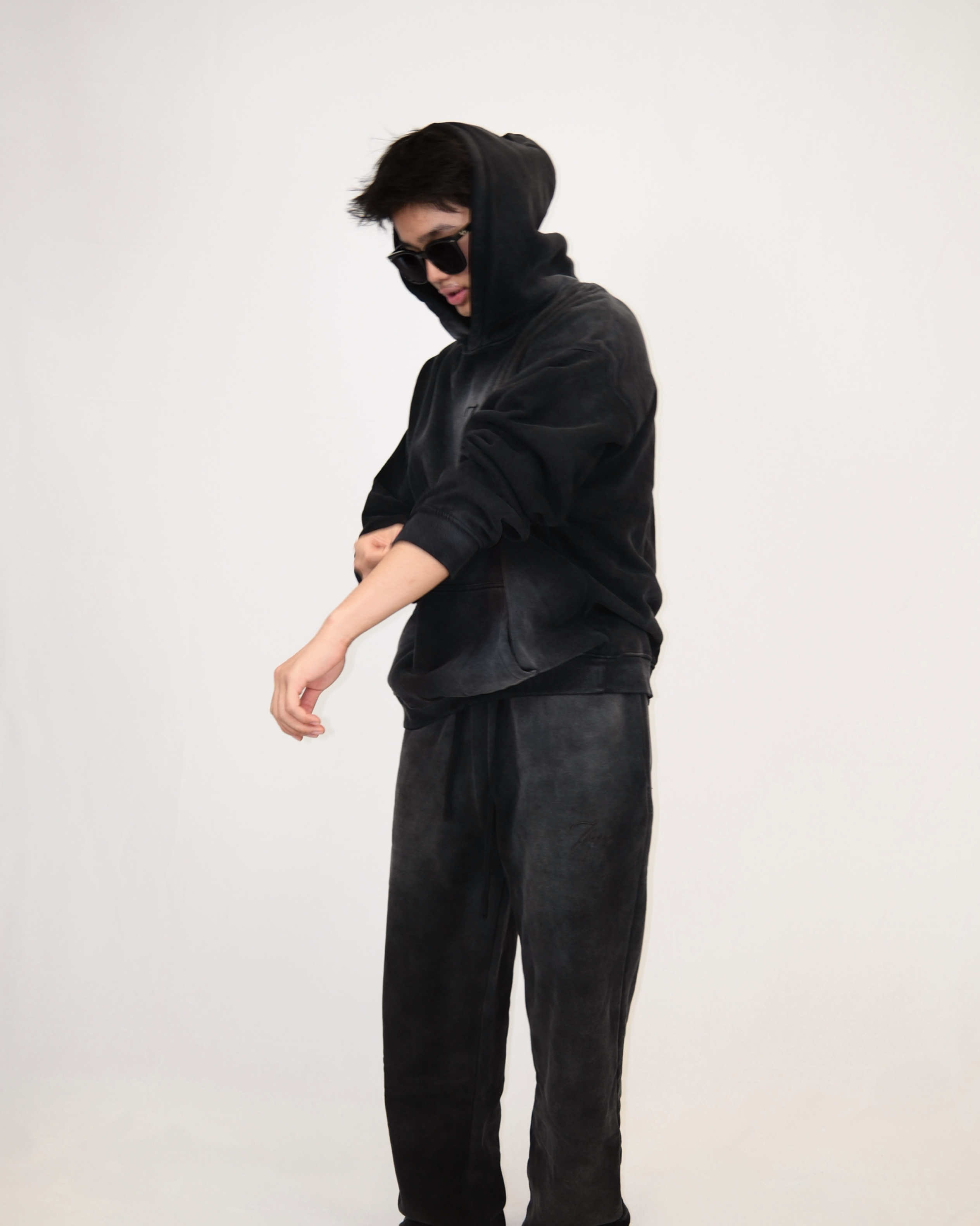 Vintage Logo Black | Hoodie