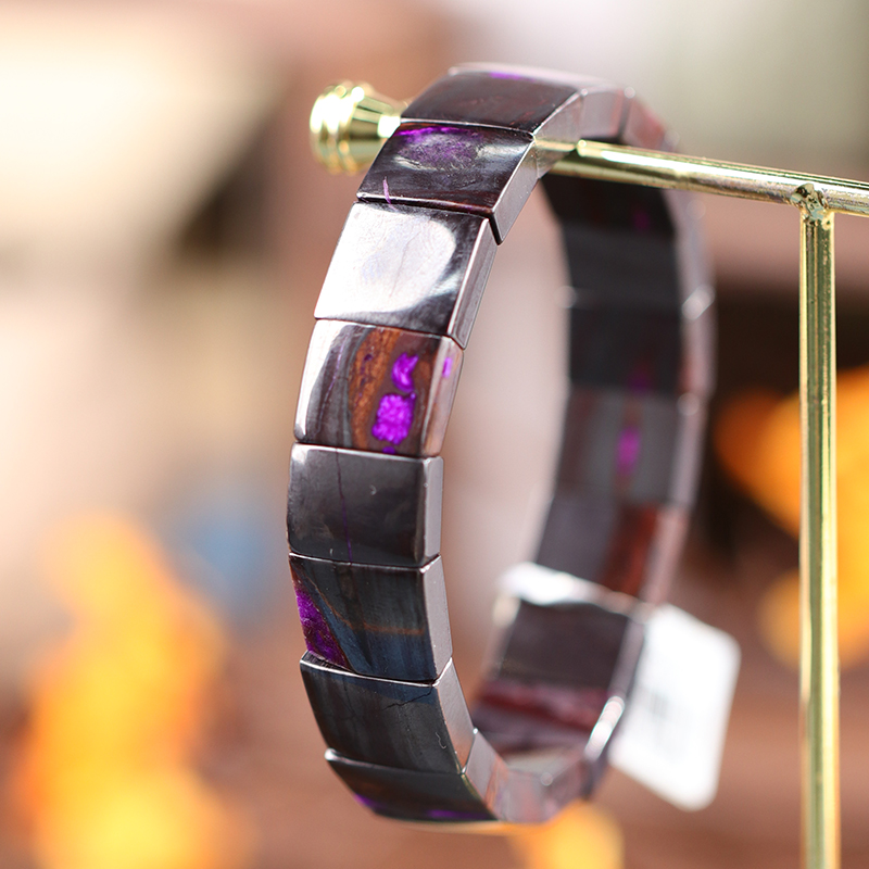 Sugilite  Square-cut single-loop bracelet fashionable