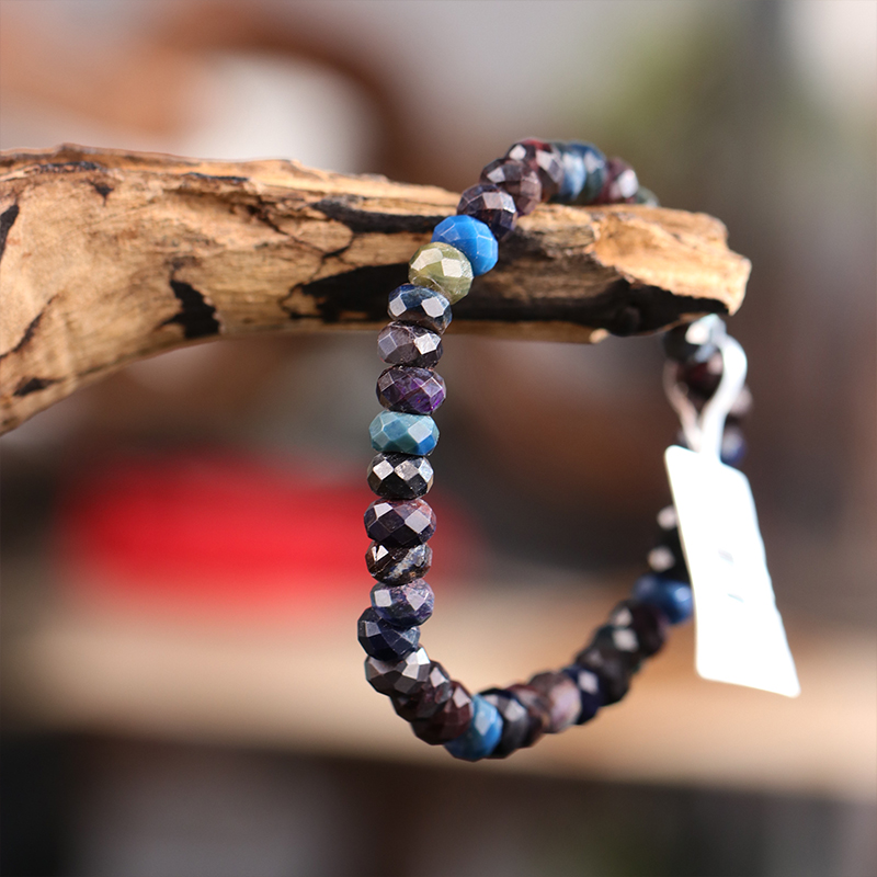 Sugilite Single-loop bracelet with faceted design fashionable