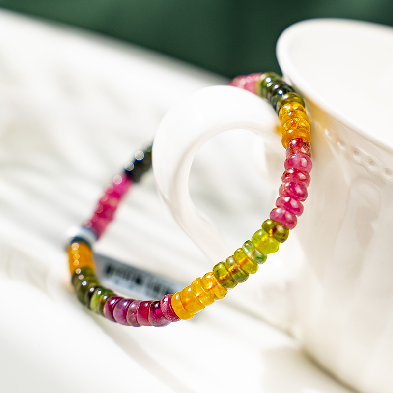 Tourmaline bracelet with single disc-shaped circle show