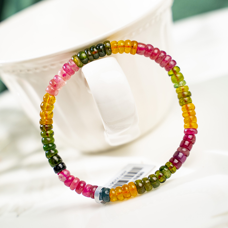 Tourmaline bracelet with single disc-shaped circle show