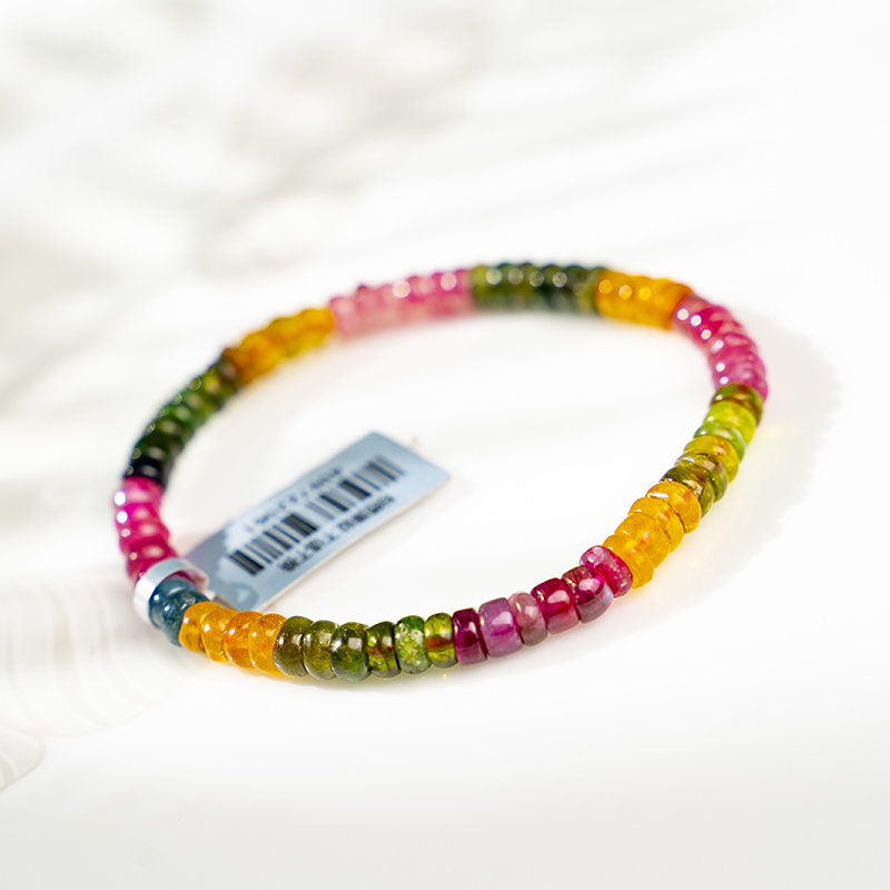 Tourmaline bracelet with single disc-shaped circle show