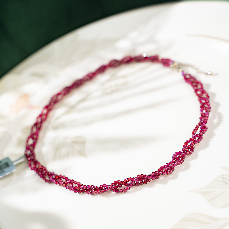 garnet Weaving style necklace fashionable