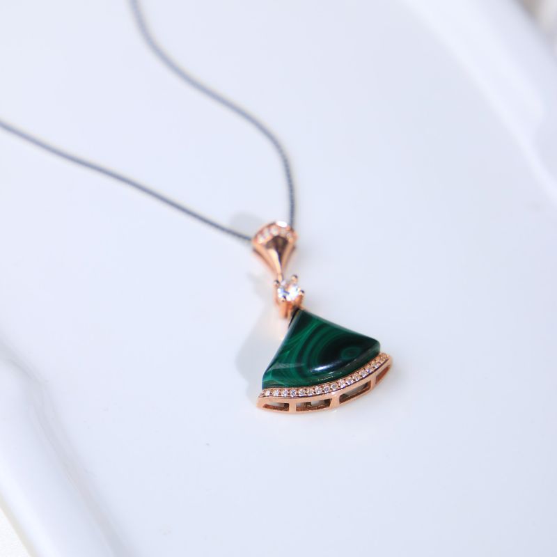 Malachite Fan shaped skirt with inlaid pendant