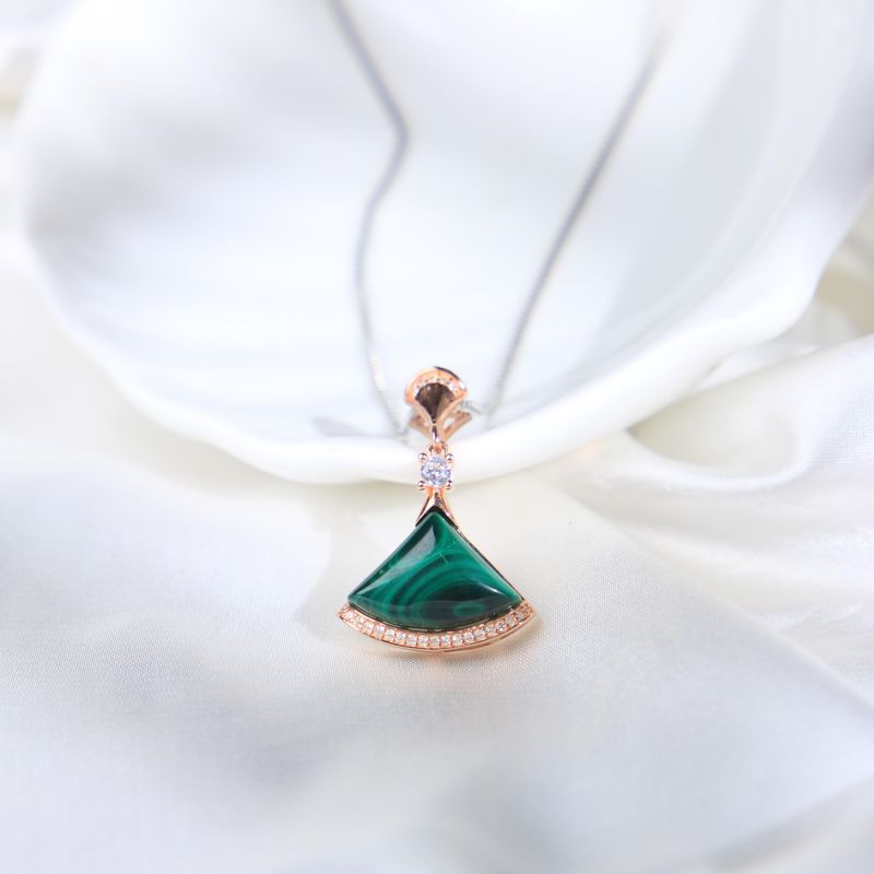 Malachite Fan shaped skirt with inlaid pendant