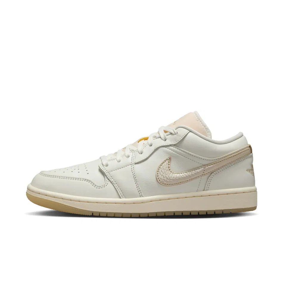 Air Jordan 1 Low SE "Metallic Team Gold"
