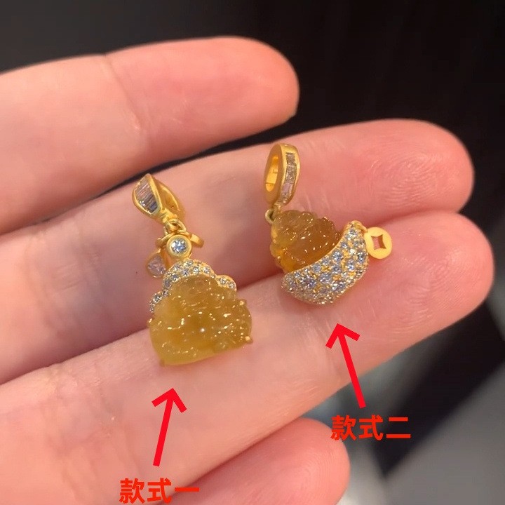 Fortune God Pixiu Mini Carrying Pendant, 18K Gold-Plated, Wealth-Attracting Universal Clasp DIY Accessory Necklace