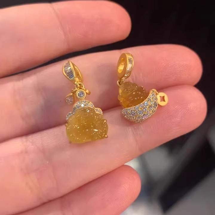 Fortune God Pixiu Mini Carrying Pendant, 18K Gold-Plated, Wealth-Attracting Universal Clasp DIY Accessory Necklace