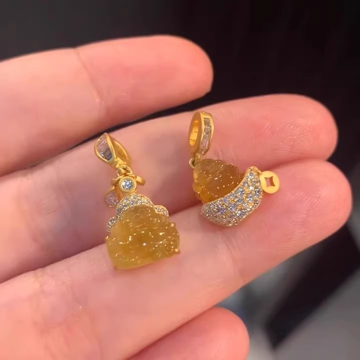 Fortune God Pixiu Mini Carrying Pendant, 18K Gold-Plated, Wealth-Attracting Universal Clasp DIY Accessory Necklace