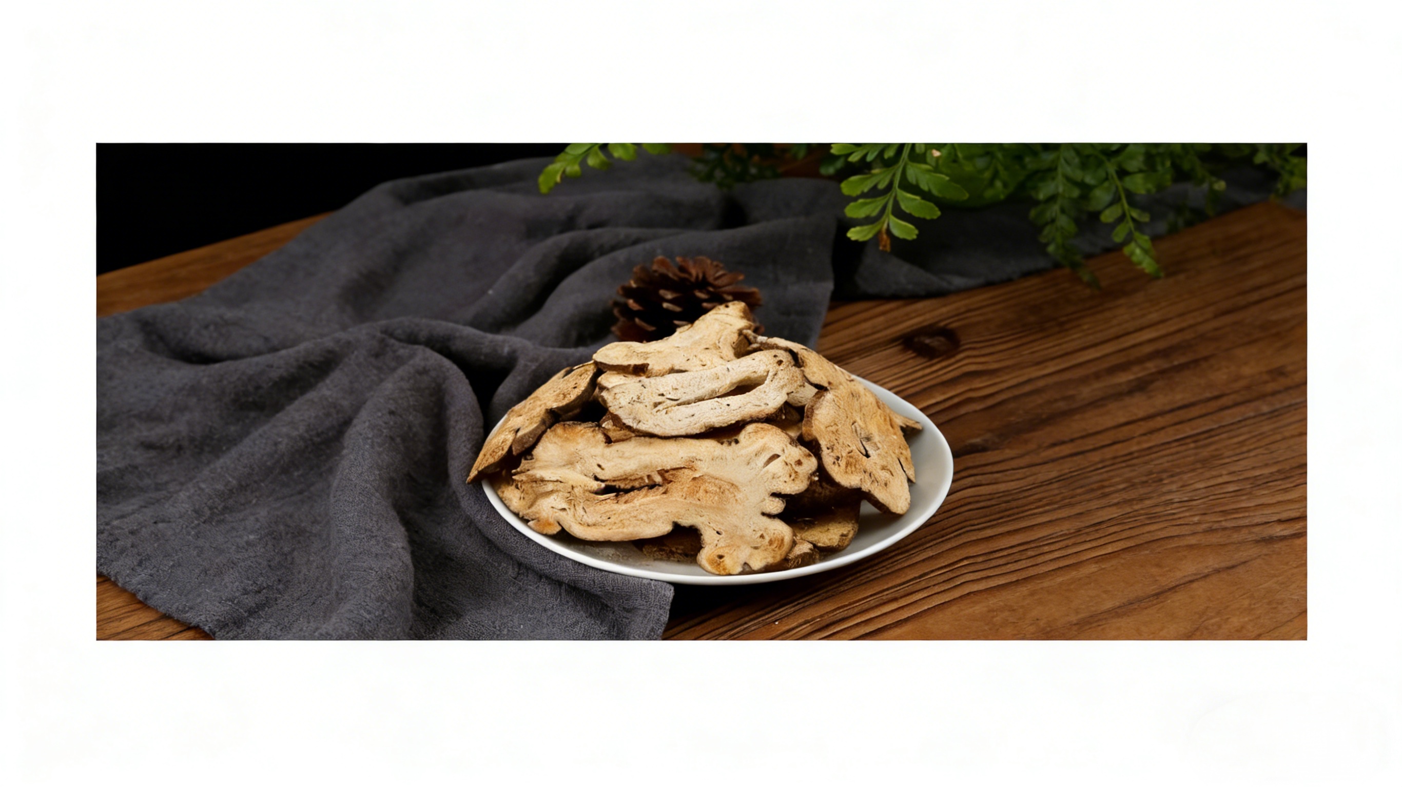 Largehead Atractylodes Rhizome, honored as the foremost essential herb for tonifying the spleen in TCM, invigorates spleen-qi, dries dampness, promotes diuresis, stops sweating and calms the fetus.It is the dried rhizome of Atractylodes macrocephala Koidz