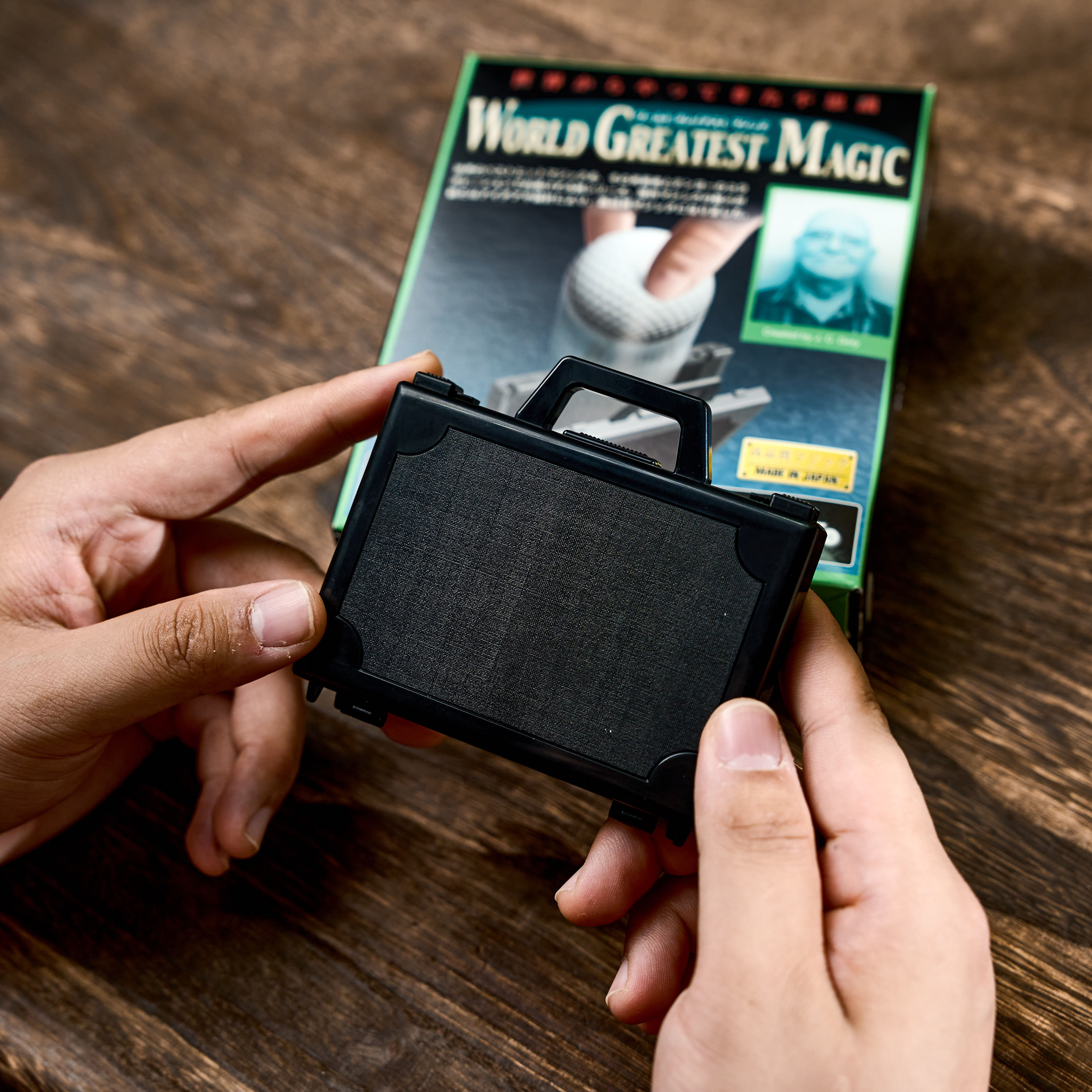 4-Dimensional Trunk by Tenyo Magic