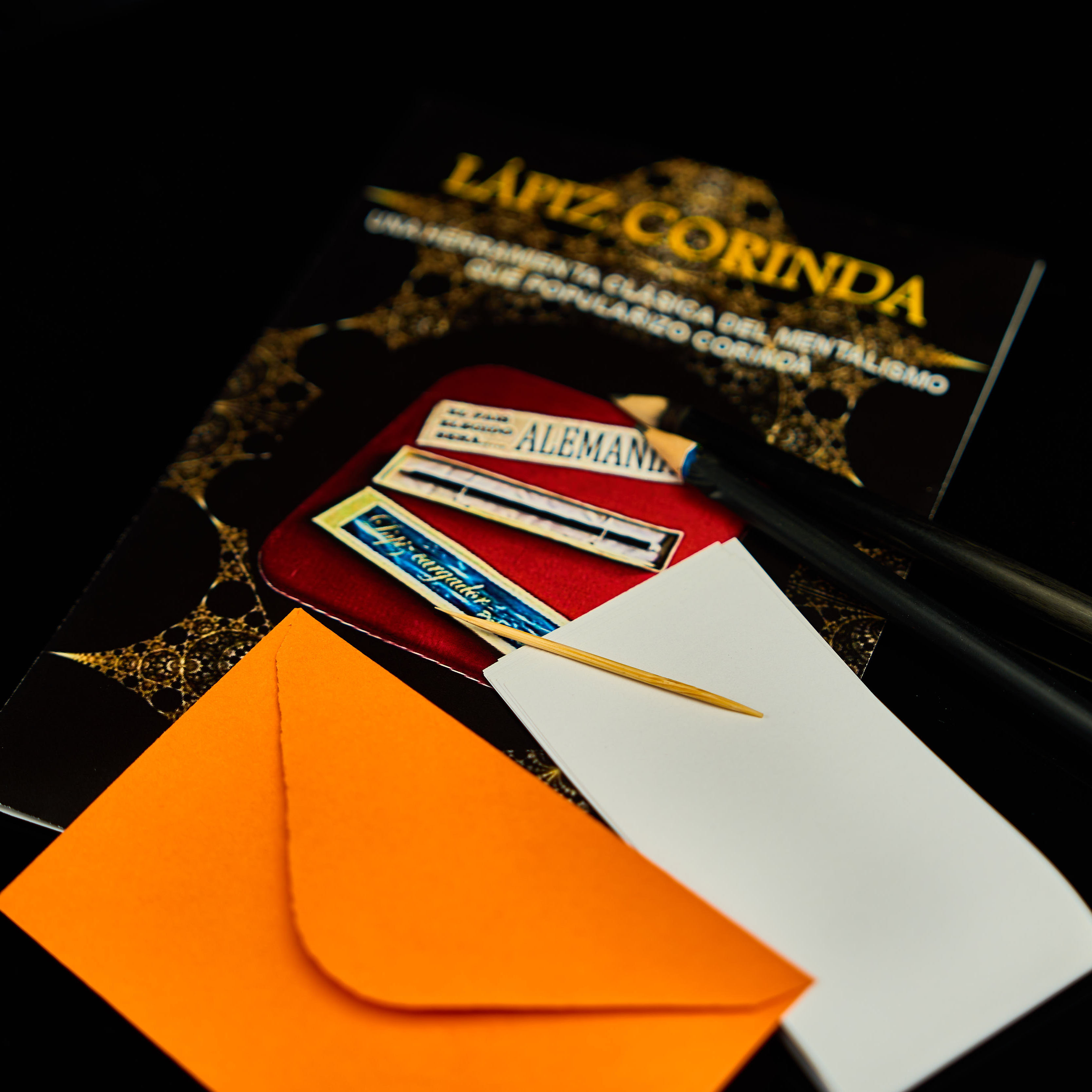 LAPÍZ CORINDA 鉛筆神諭