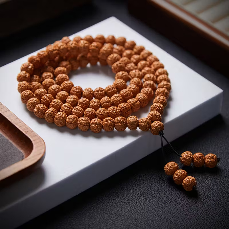 インドネシア産108玉数珠ブレスレット。男女兼用で盤遊びにも使えるアクセサリー、仏珠として首に掛けるオリジナルスタイルの文房具。