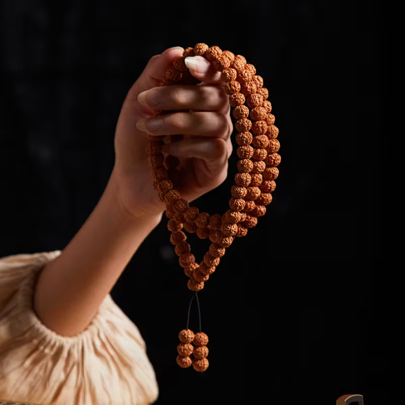 インドネシア産108玉数珠ブレスレット。男女兼用で盤遊びにも使えるアクセサリー、仏珠として首に掛けるオリジナルスタイルの文房具。