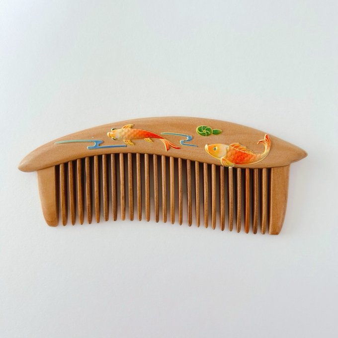 木製櫛 桃の木 モモノキ 木製櫛 鯉と蓮 両面彫刻 お守り 静電気防止 美髪 頭皮マッサージ 男女 お祝い プレゼント
