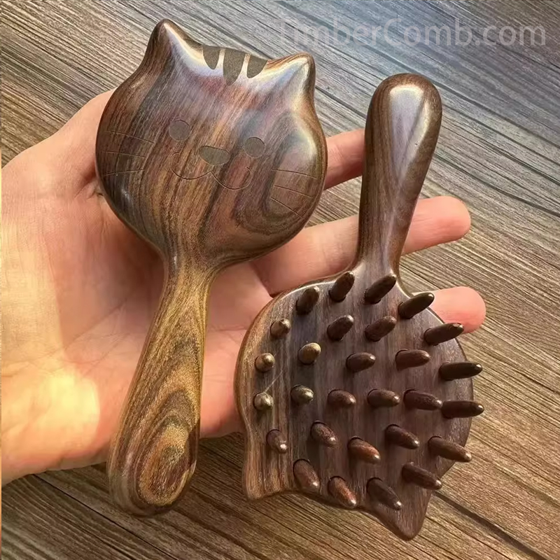 緑檀木製28歯猫の形櫛きマッサージ櫛き、経絡櫛き、脱防止櫛き、ボディスクレーピング、頭皮療法全身マッサージ櫛き
